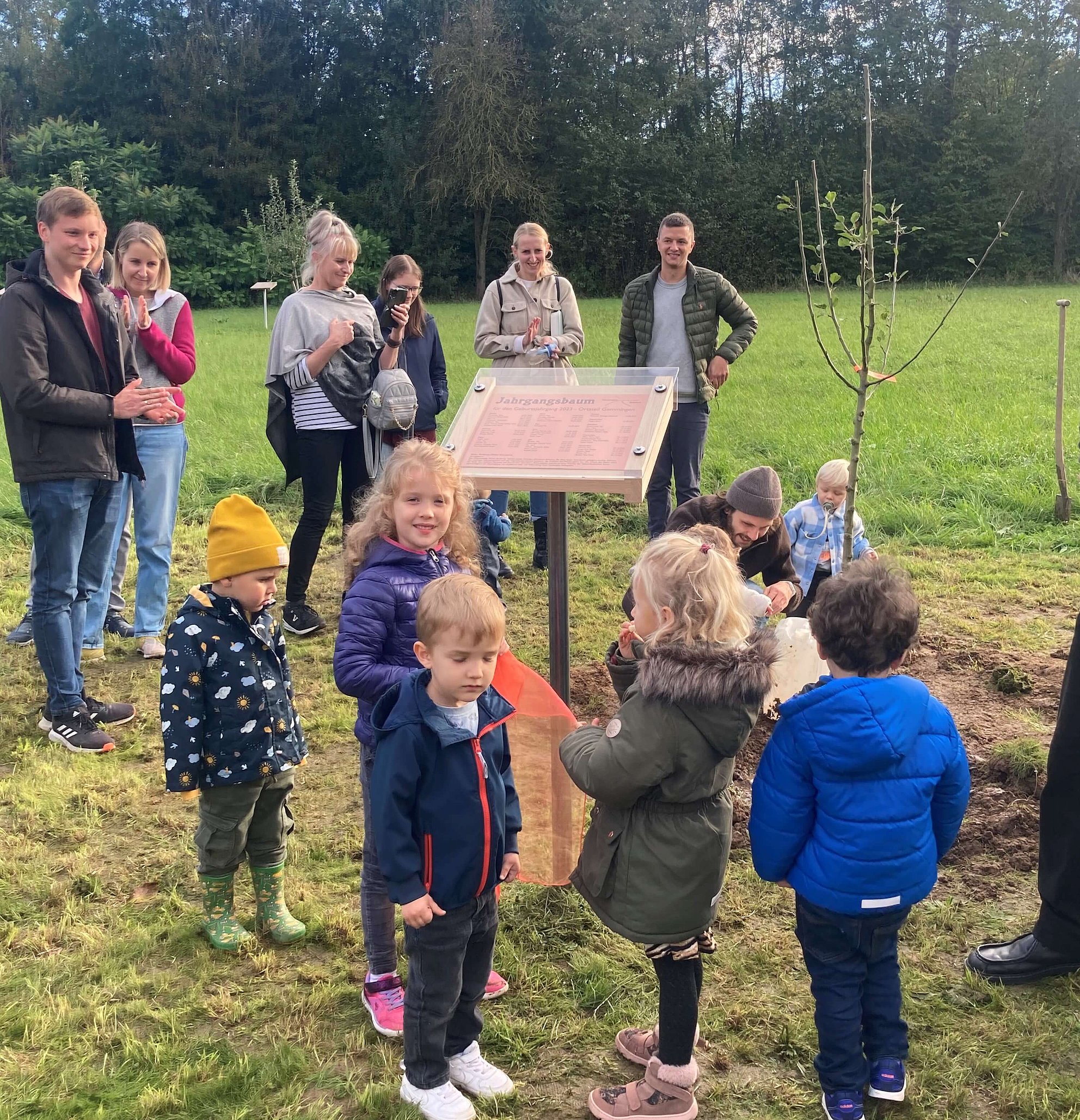 Pflanzen des Jahrgangsbaumes 2023 in Gemmingen