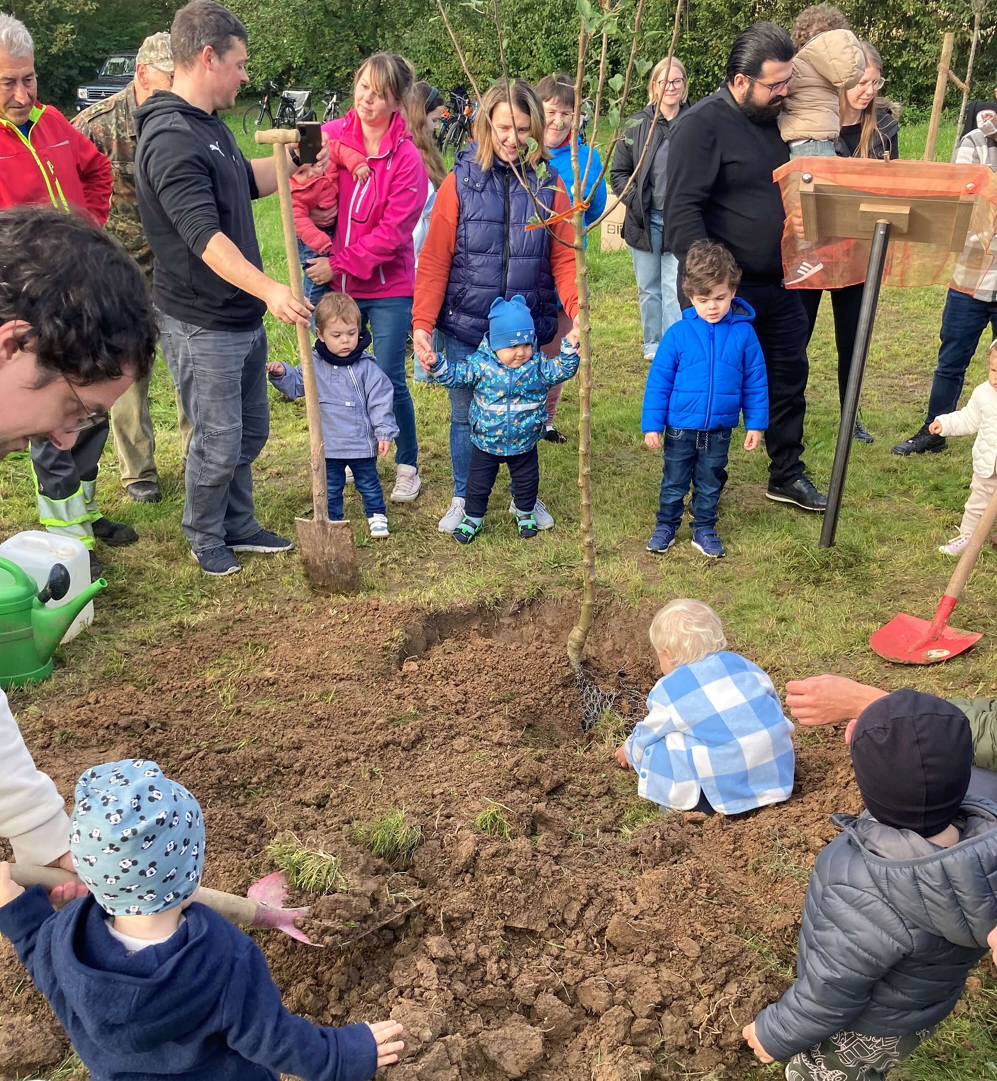 Pflanzen des Jahrgangsbaumes 2023 in Gemmingen