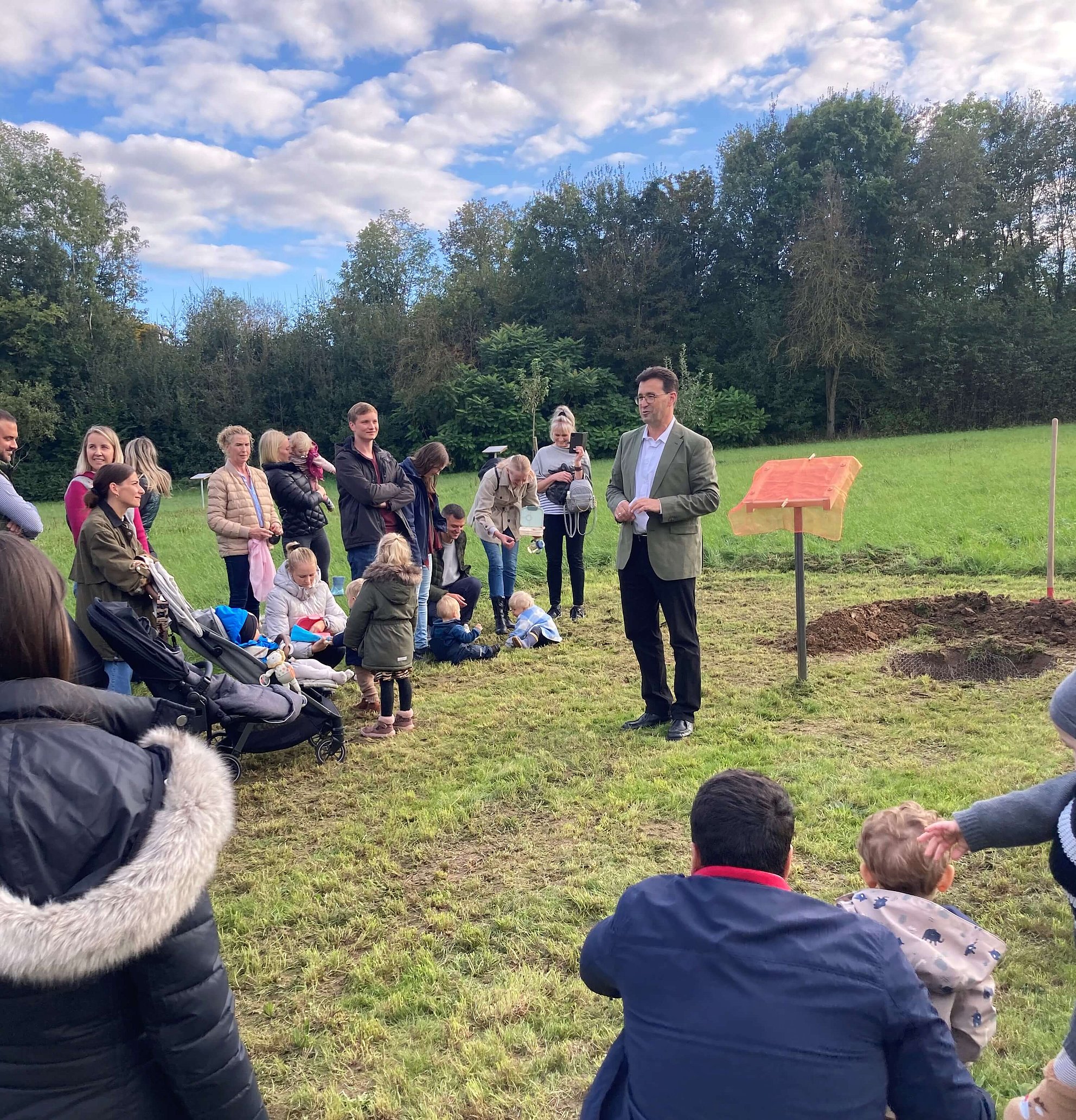 Pflanzen des Jahrgangsbaumes 2023 in Gemmingen