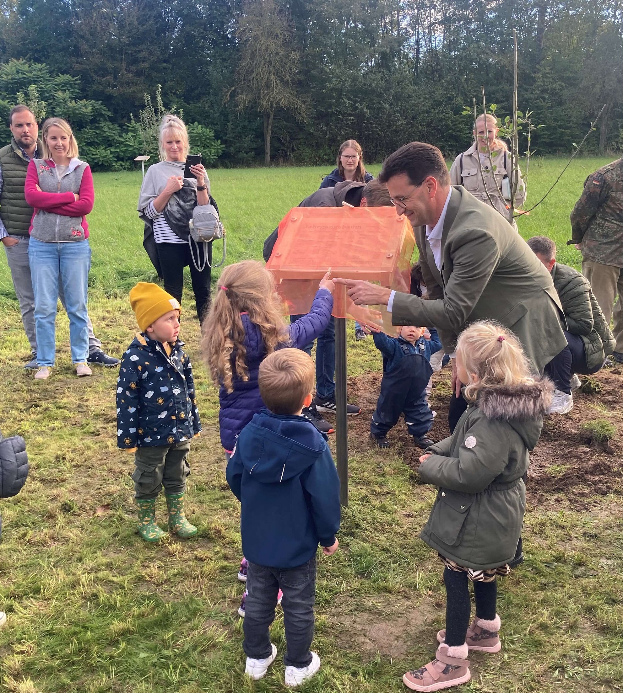 Pflanzen des Jahrgangsbaumes 2023 in Gemmingen