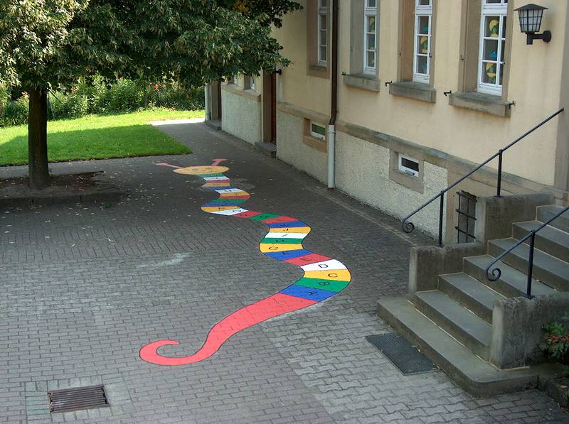 Pausenhofgestaltung Leseschlange