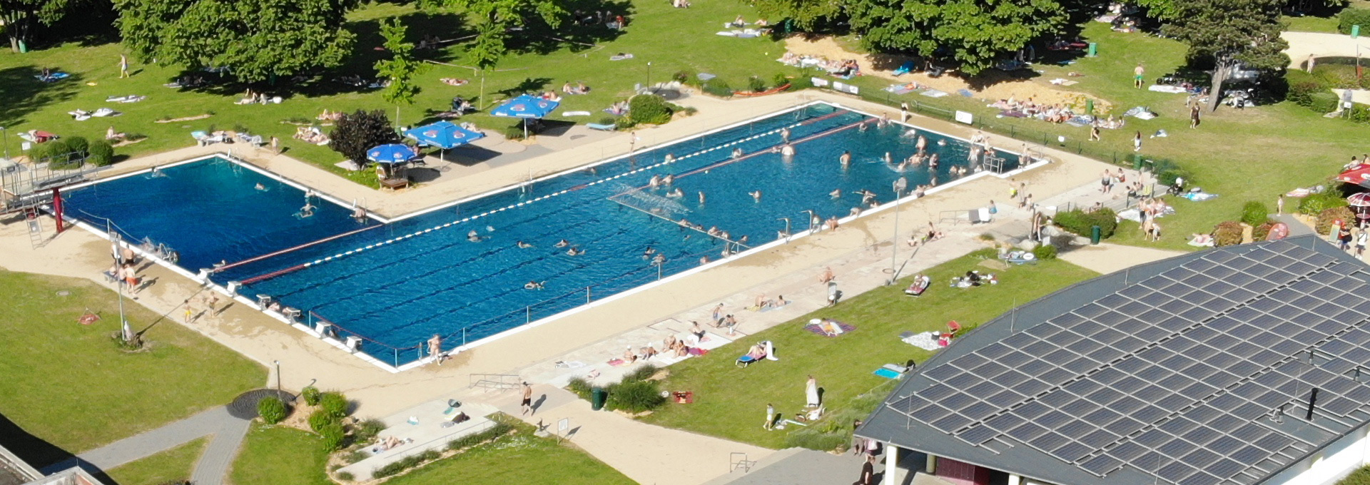 Luftbild vom Imre-Gutyan-Freibad in Gemmingen